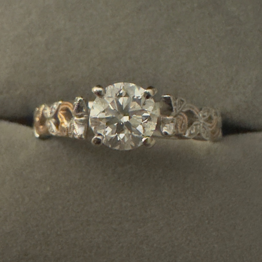 Shane Co. Solid 14K gold .83ct natural round diamond ladies Engagement Ring